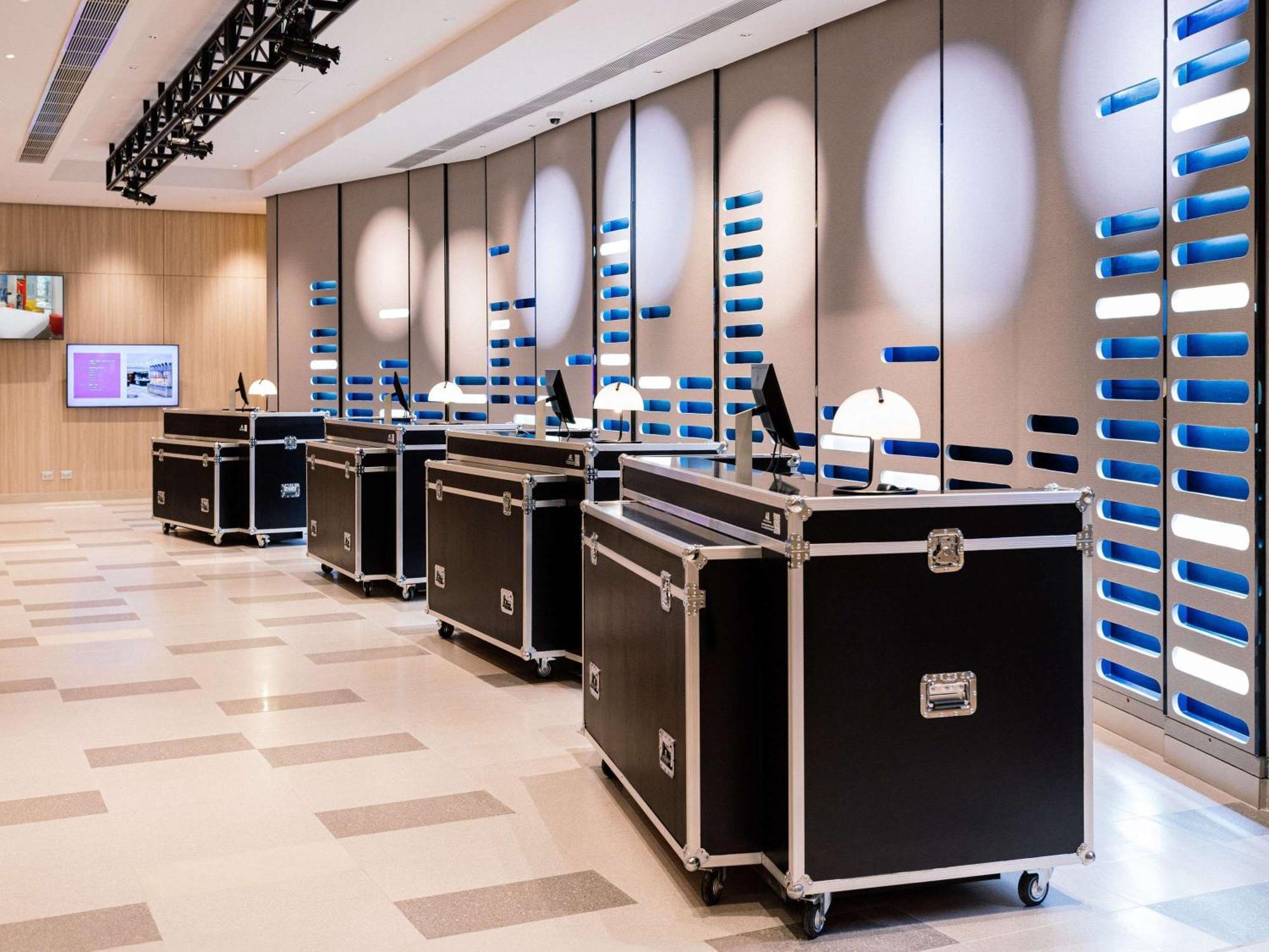 Ibis Styles Manila Araneta City ケソンシティ エクステリア 写真